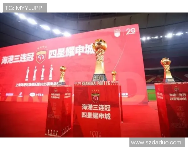 揭晓足球明星红色奖杯背后的传奇故事与荣耀时刻